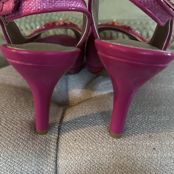 New in box Karen Scott pumps - Picture 3 of 4